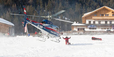 Verirrter Snowboarder im Tiefschnee erfroren