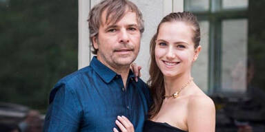 So dreist erschlich sich Million&auml;rs-Paar die Corona-Impfung | Mit Privatjet