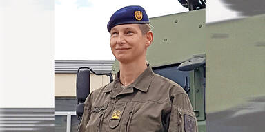 Erste Frau f&uuml;hrt ein Regiment