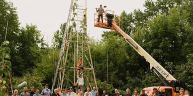 &Uuml;ber 10 Meter: Mann z&uuml;chtet gr&ouml;&szlig;te Sonnenblume der Welt