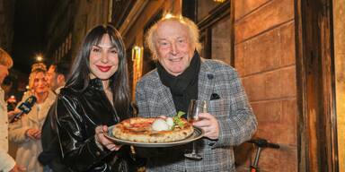 Friedrich Schiller mit Sophia Sastraposhvili.