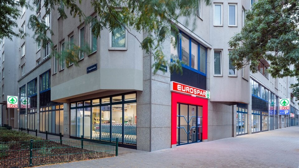 Der EUROSPAR-Markt in der Vorgartenstraße besticht durch einen top-modernen Außenauftritt, innovatives Ladendesign und eine große Auswahl an Produkten.