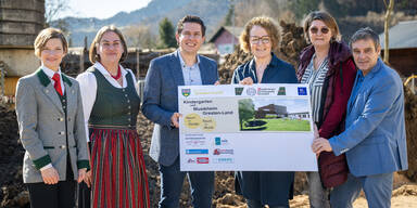 Kapellenmeisterin Maria Fuchsluger, Obfrau der Musikkapelle Katharina Grabner, B&uuml;rgermeister Raimund Schuster, Familienlandesr&auml;tin Christiane Teschl-Hofmeister, Kindergartenleiterin Isabella Gro&szlig;berger und Landtagsabgeordneter Anton Erber&nbsp;