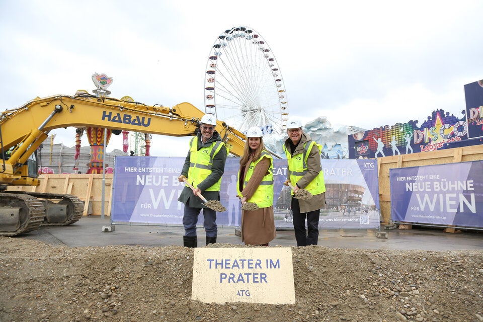 v.l.n.r.: Matthias Prichzi (Geschäftsführer ATG-Live GmbH), Barbara Novak (Wirtschaftsstadträtin), Joachim Hilke (CEO ATG Entertainment Central Europe)