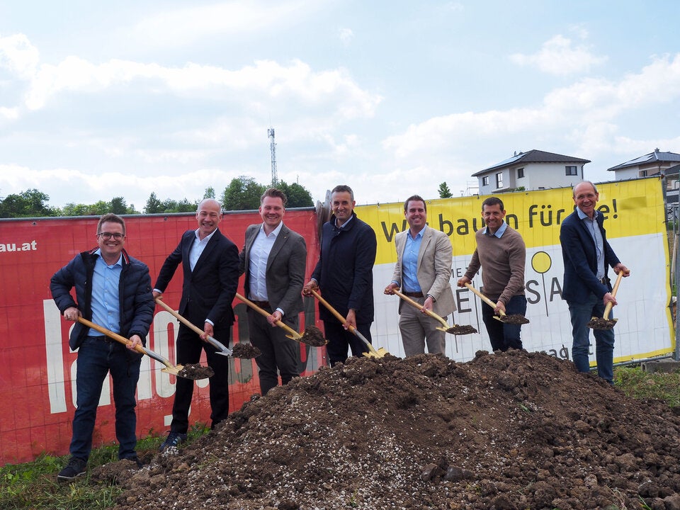 Spatenstich für Karstetten I: Michael Reichör (Lang-Bau), Christian Lang (Geschäftsführer Lang-Bau), Florian Krumböck (Abg.z. NÖ LT), BGM Thomas Kraushofer, Dir. Peter Forthuber (Gedesag), Stefan Fischer (Projektleiter Gedesag), Wolfgang Steinschaden (Abteilungsleiter Gedesag)