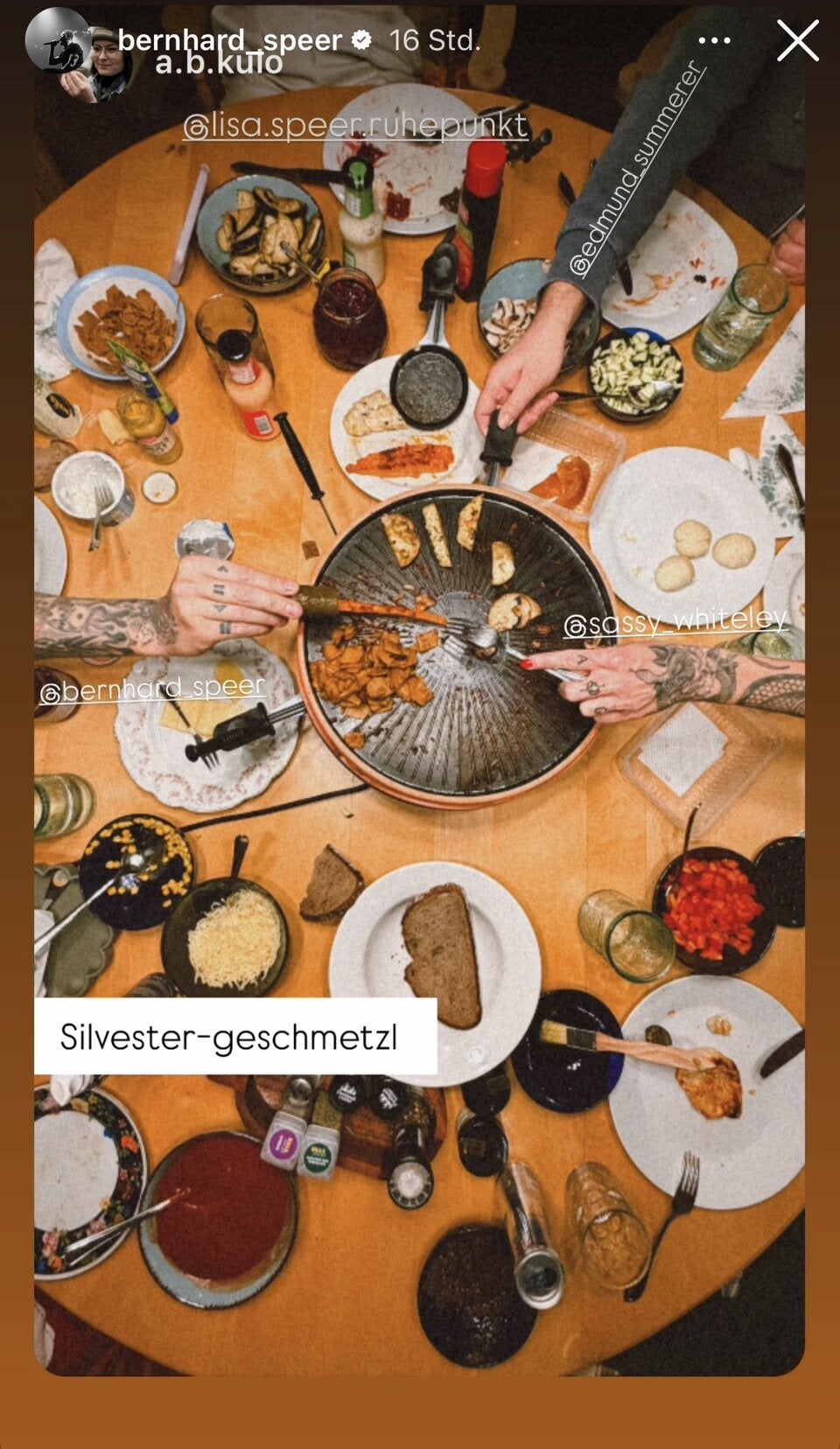 Von Glitzerkleid bis Striptease – so heiß feierten unsere Stars