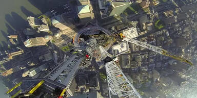 One World Trade Center bekam seine Spitze