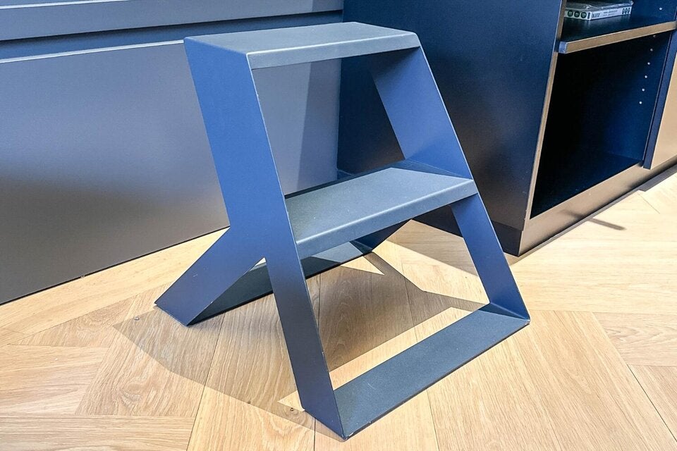 So können Sie Benkos Möbel ersteigern