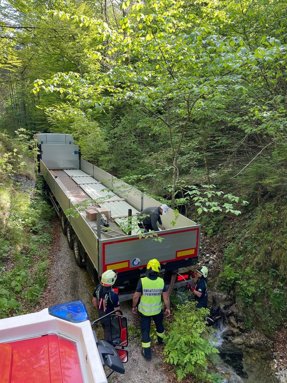 Navi-Drama im Wald: Lkw im Niemandsland gestrandet