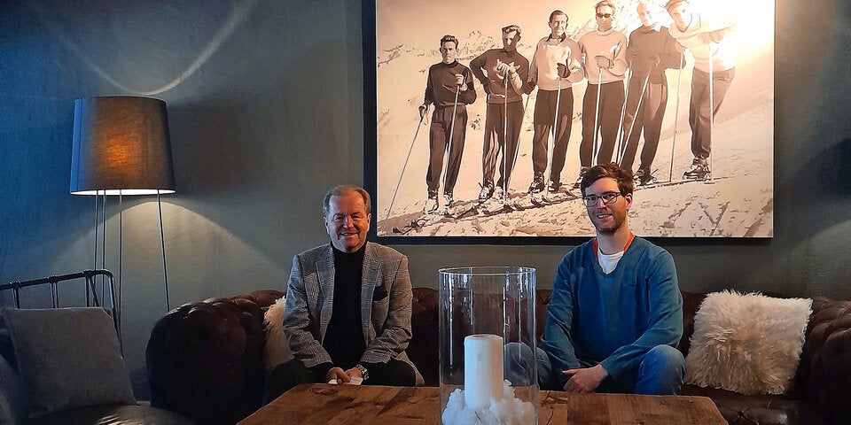 Gespräch: Reporter Michael Stadler mit Kitzhof-Chef Johannes Mitterer.