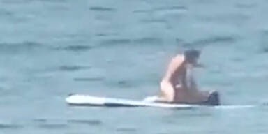 P&auml;rchen hat Sex auf Stand-Up-Paddle-Board