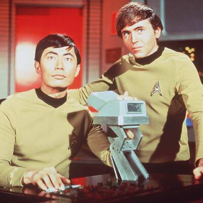 Rihanna - Queen of Downloads