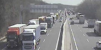 Mega-Stau reichte bis Wien zur&uuml;ck