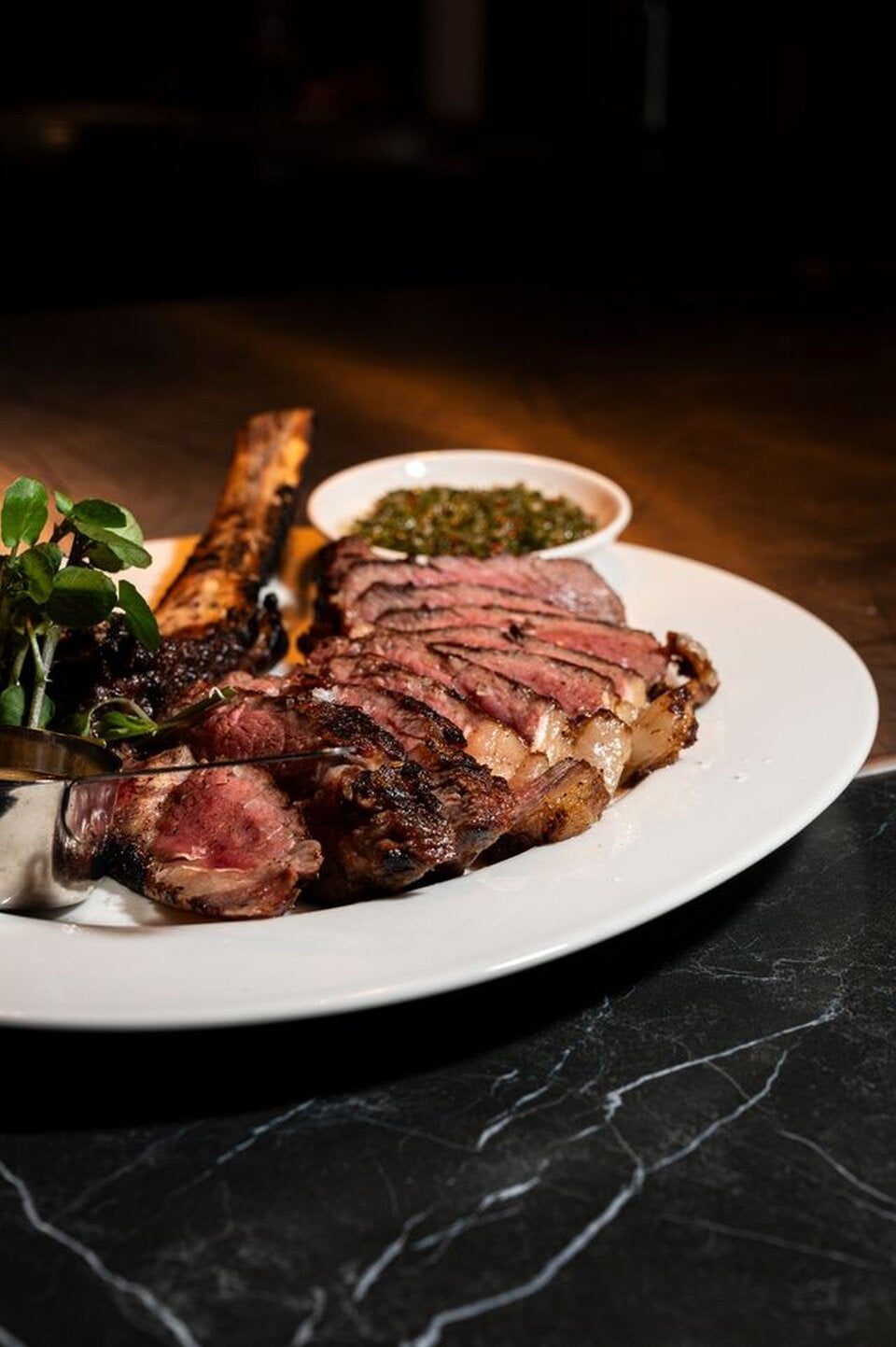 Steaks mit feinsten Raucharomen vom Holzkohlegrill