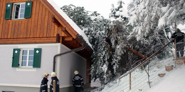 Schnee-Chaos geht weiter: 200 Schüler gerettet