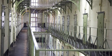 Rekord-H&auml;ftling klagt auf 200.000 &euro;