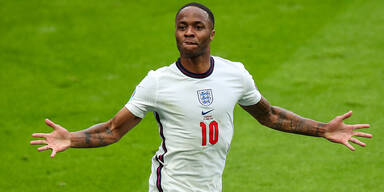 EM 2020: St&uuml;rmer Raheem Sterling jubelt f&uuml;r England