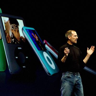 Rihanna - Queen of Downloads