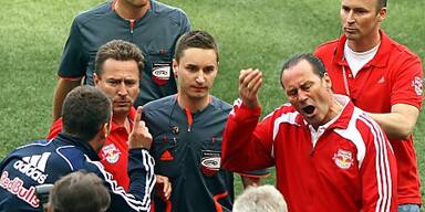 Stevens &uuml;ber Entscheidungen ver&auml;rgert