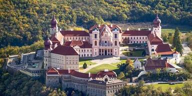 Polit-Promitreffen in Göttweig beginnt