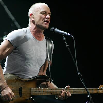 Rihanna - Queen of Downloads