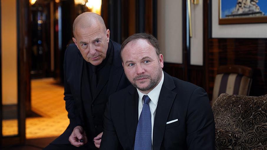 Paukenschlag: Thomas Stipsits wird zu René Benko!