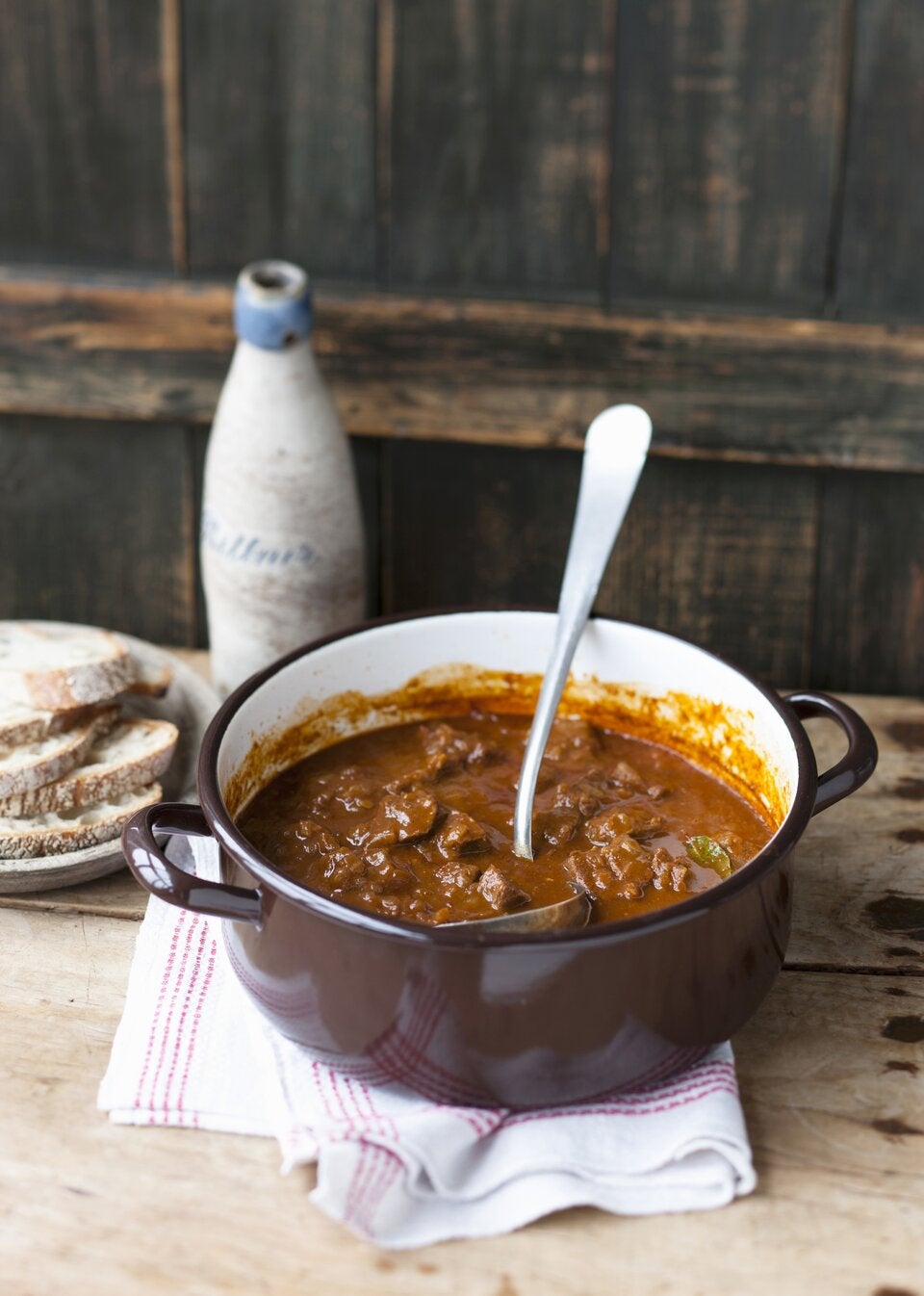 Österreichische Klassiker leicht gemacht: So gelingen Schnitzel, Gulasch & Co.