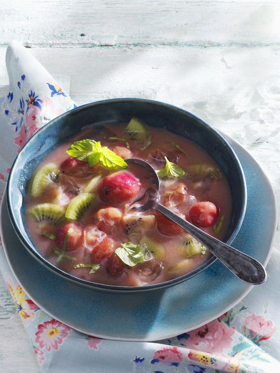 Sommergenuss: Erfrischende Obstsuppen zum Nachkochen