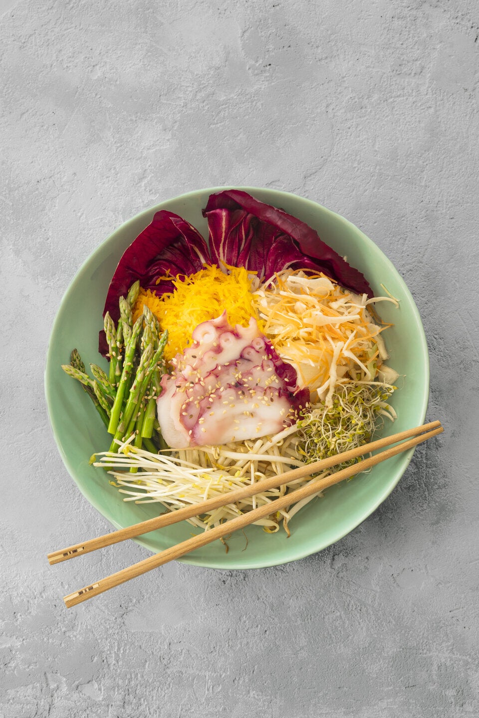 Poke-Bowl mit Tintenfisch