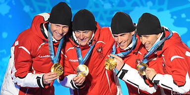 Stolz werden die Medaillen pr&auml;sentiert