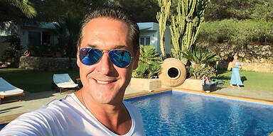 Strache: Ein Selfie aus dem verträumten Ibiza