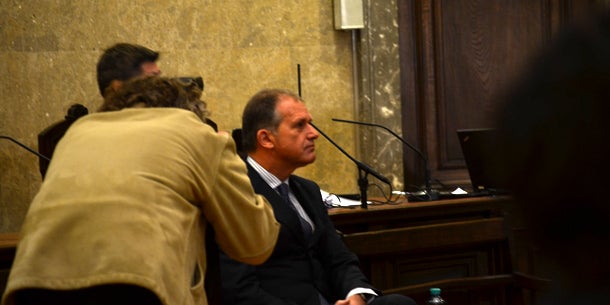 Assistentin spricht: 