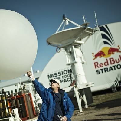 Wegen Windes wurde Baumgartners Sprung abgebrochen.