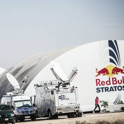 Wegen Windes wurde Baumgartners Sprung abgebrochen.