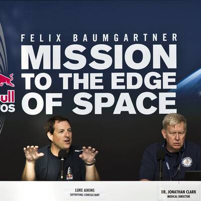 Wegen Windes wurde Baumgartners Sprung abgebrochen.