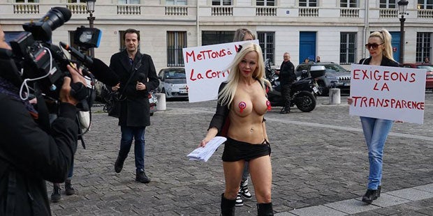Stripperin sorgt für Eklat bei Frankreich-Wahl