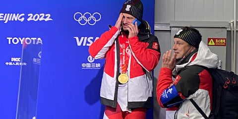 Emotionaler Moment: Papa Strolz gratuliert Sohn