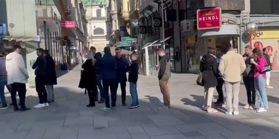 Mega-Ansturm auf Wiener Swatch Store