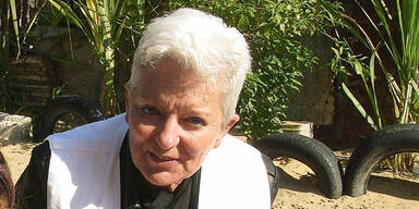 Grazerin  fliegt in die  Ebola-Hölle