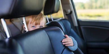 Symbolfoto: Kind nicht richtig angeschnallt