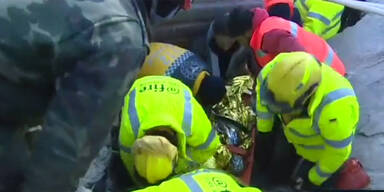 Frau nach 52 Stunden unter Trümmern lebend geborgen