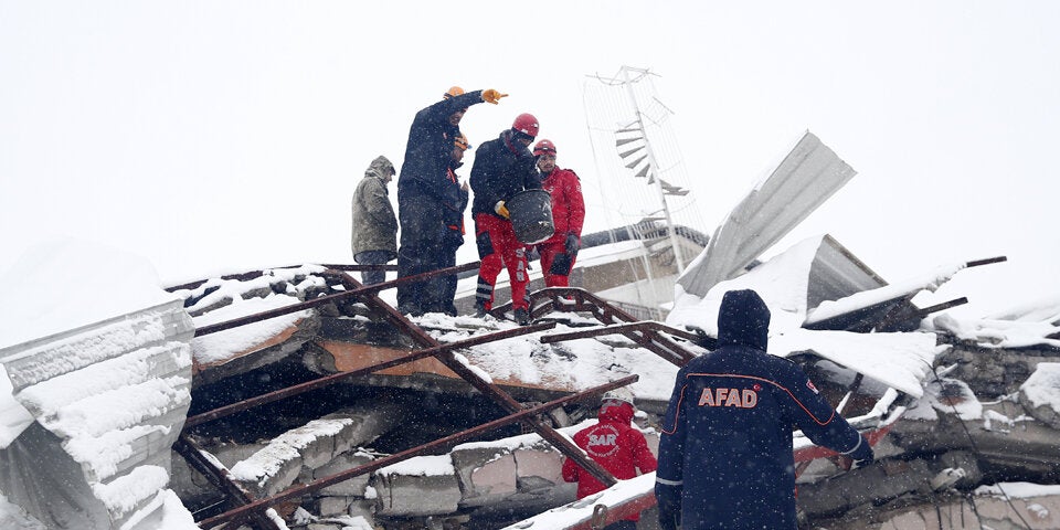 Erdbeben-Horror: Jetzt kommt auch noch ein Schneesturm