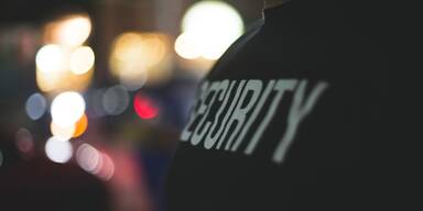 T&uuml;rsteher sollen G&auml;ste brutal erpresst haben