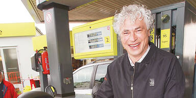 Toni Polster / Tankstelle tanken Sprit