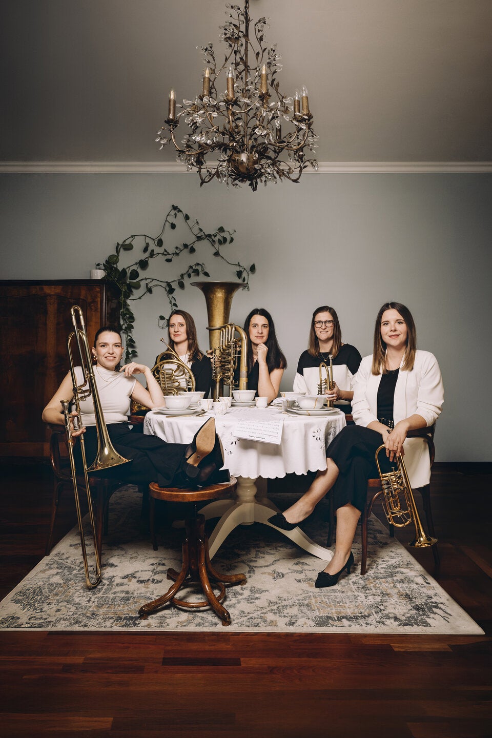 Posaunistin Sarah Schreiner, Hornistin Katharina Zeller, Tubistin Anna Guggenberger und die Trompeterinnen Marlene Kogler und Kerstin Gruber (v. li.) 