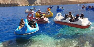 Taliban im Tretboot unterwegs
