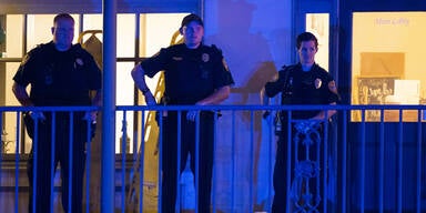 Mann erschie&szlig;t zwei Frauen in Yoga-Studio