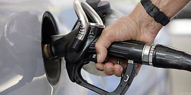 Tanken an Autobahntankstellen kann teuer werden