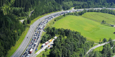 Monster-Stau auf Tauernautobahn