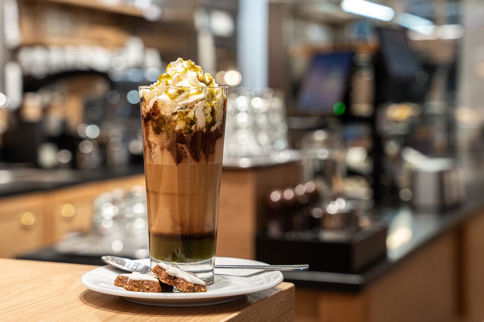 Hype nimmt kein Ende! Dubai-Schokolade gibt es jetzt als Kaffee